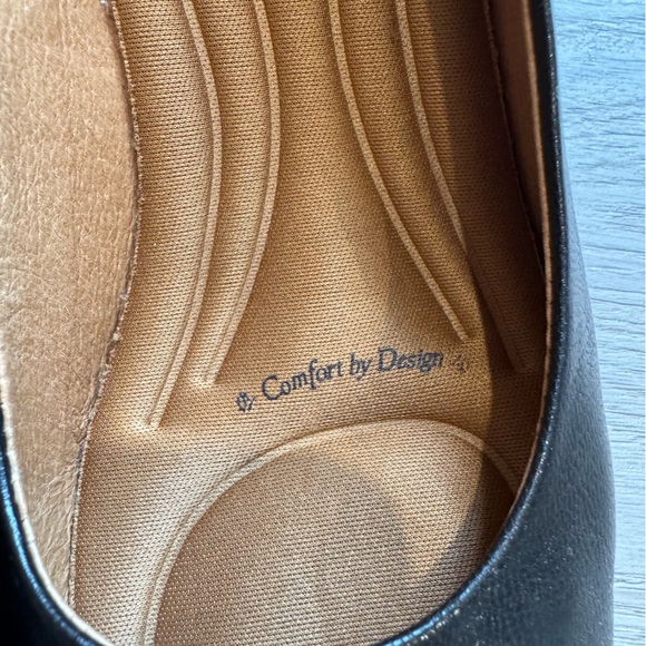 Women's Black Leather Shoes. Like new worn it once - Picture 7 of 7